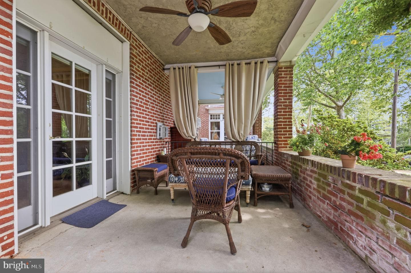 241 E Highland Avenue photo 33