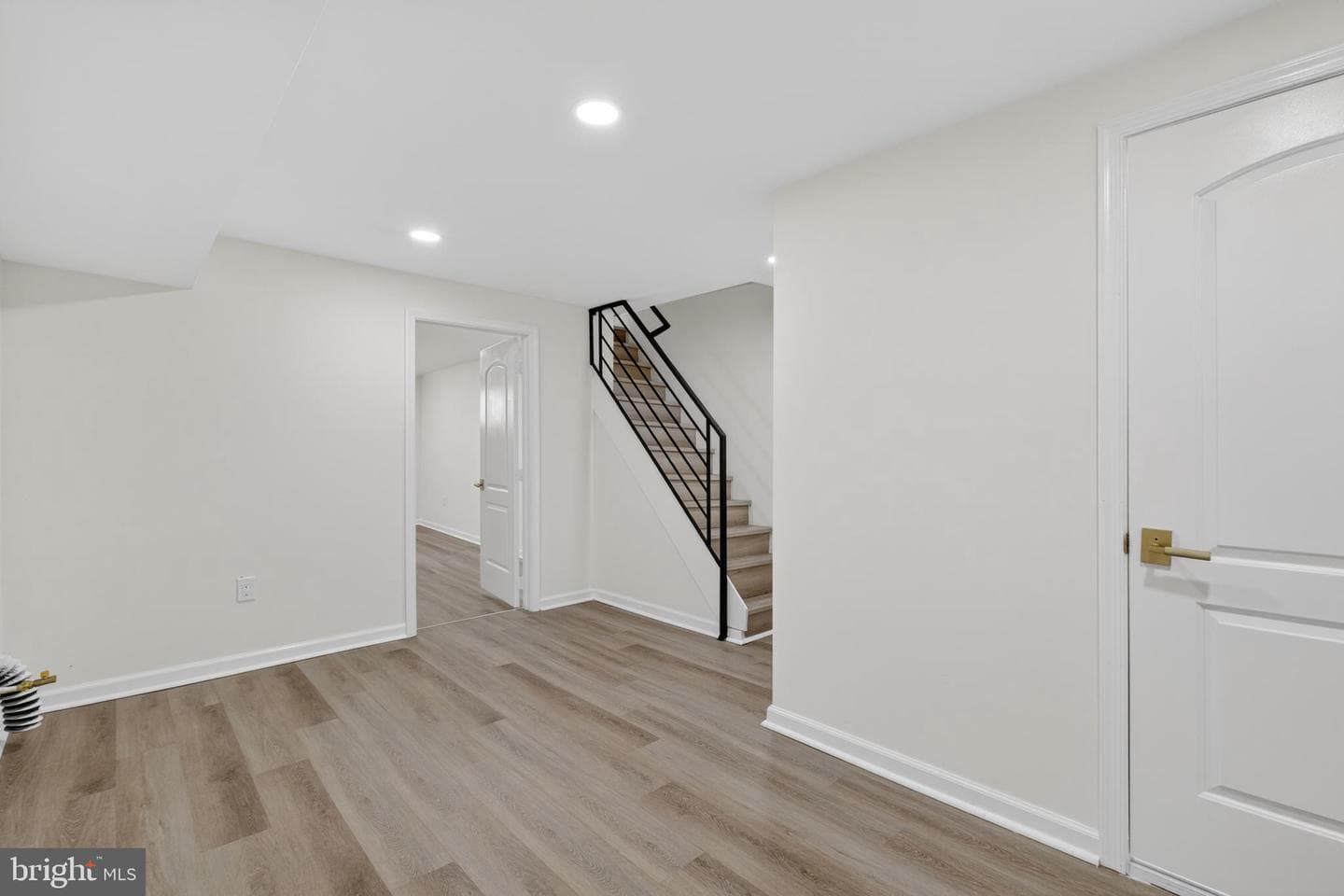 896 Brill Street photo 12