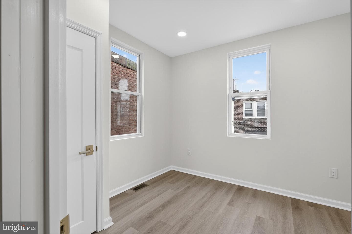 896 Brill Street photo 19