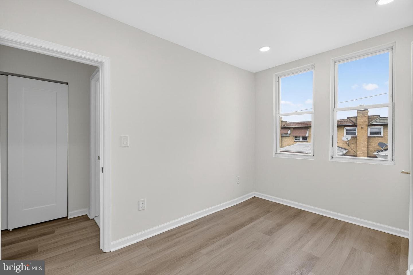 896 Brill Street photo 23