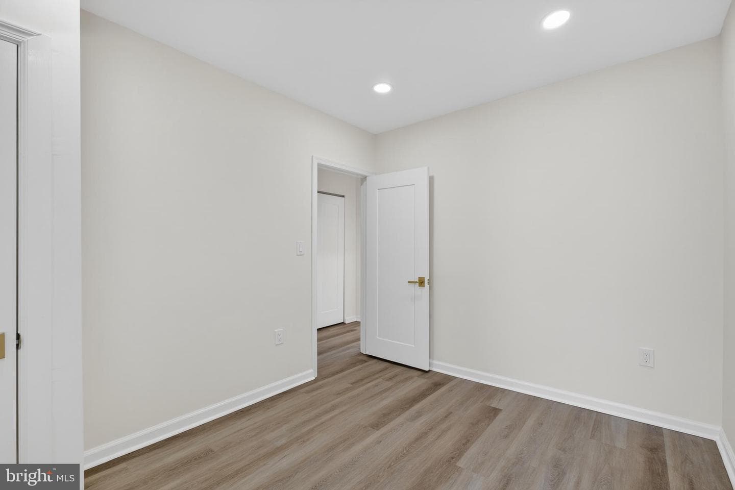 896 Brill Street photo 28