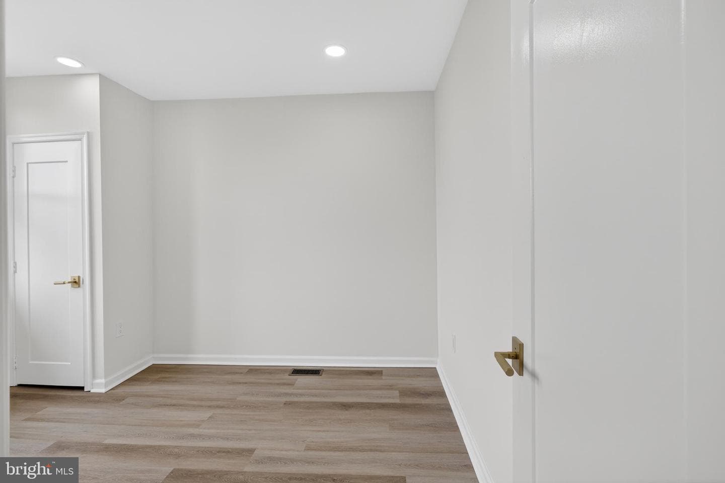 896 Brill Street photo 29