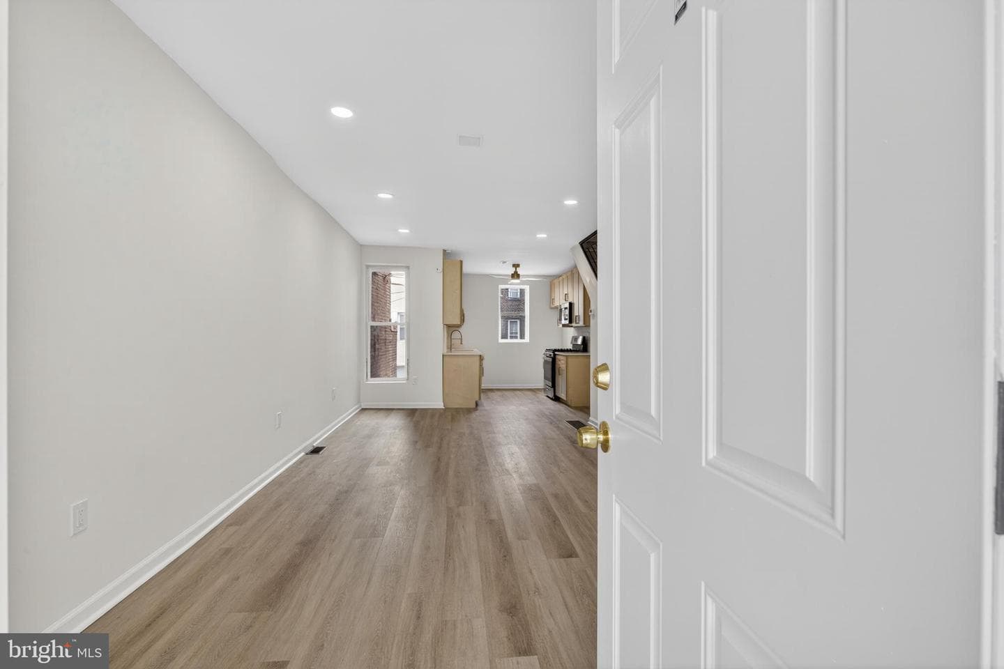 896 Brill Street photo 7