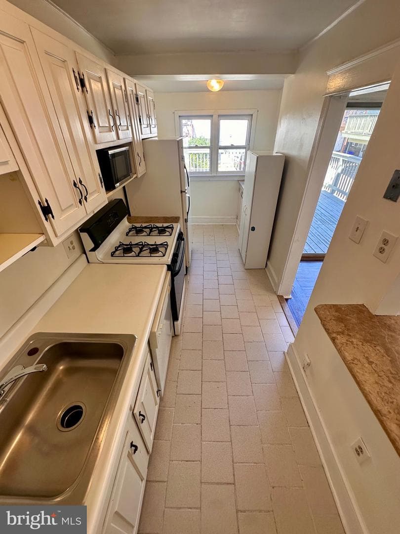 3411 Vaux Street photo 9