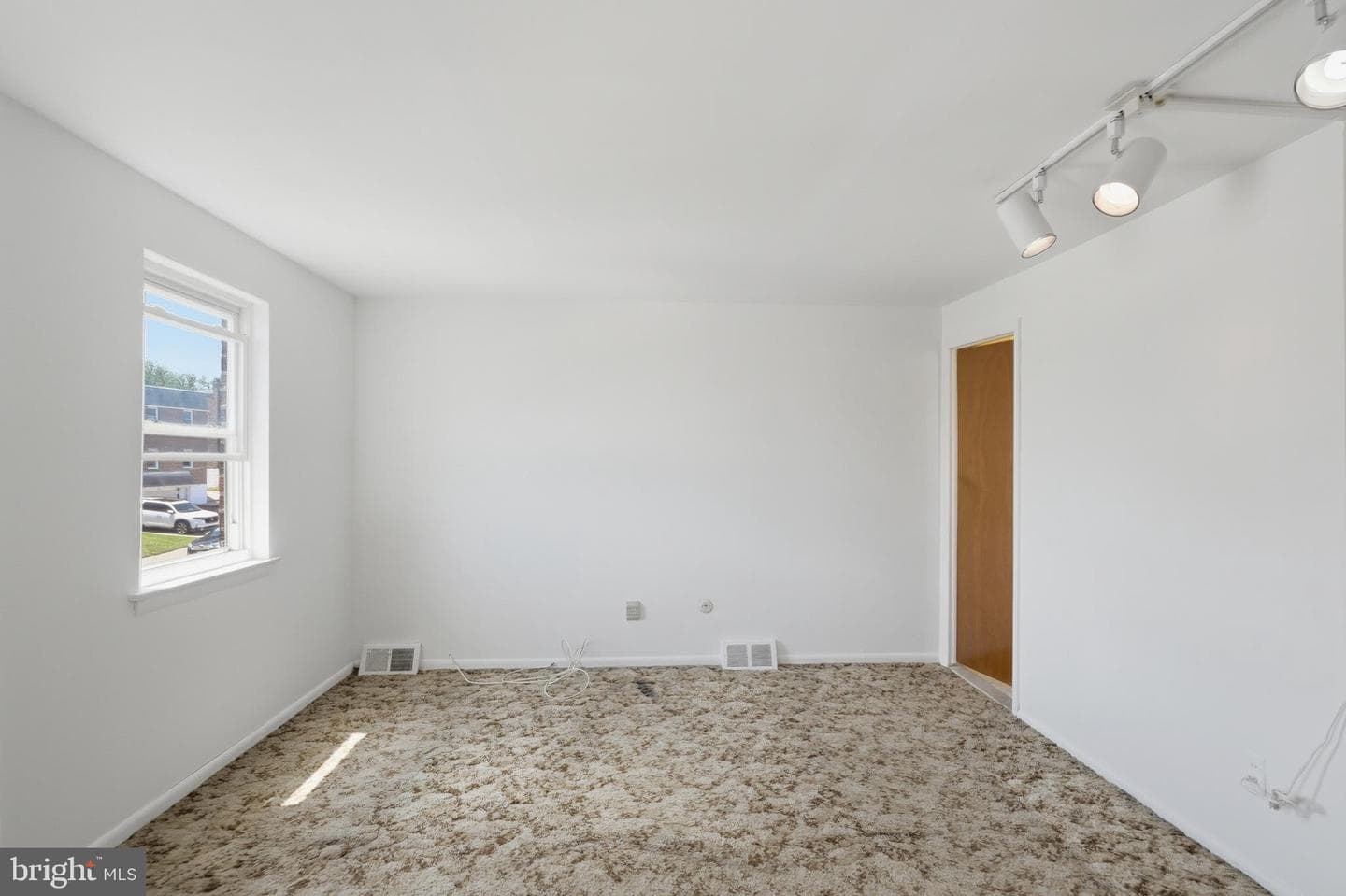 649 Lawler Street photo 18