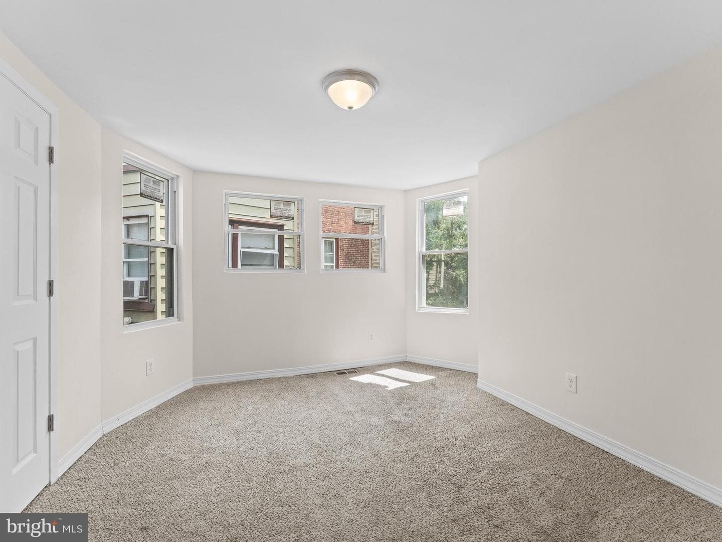 407 W Abbottsford Avenue photo 21