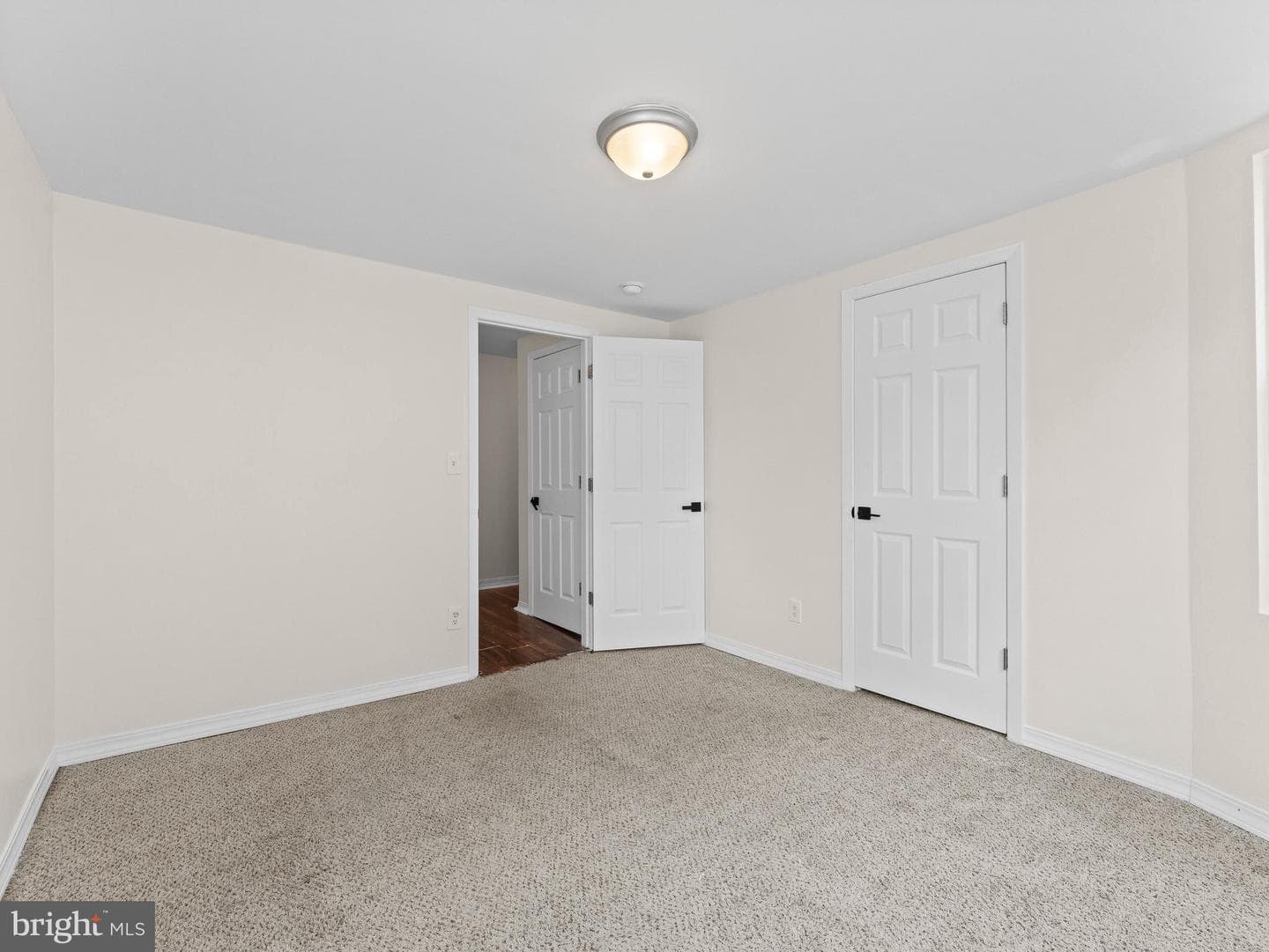 407 W Abbottsford Avenue photo 22
