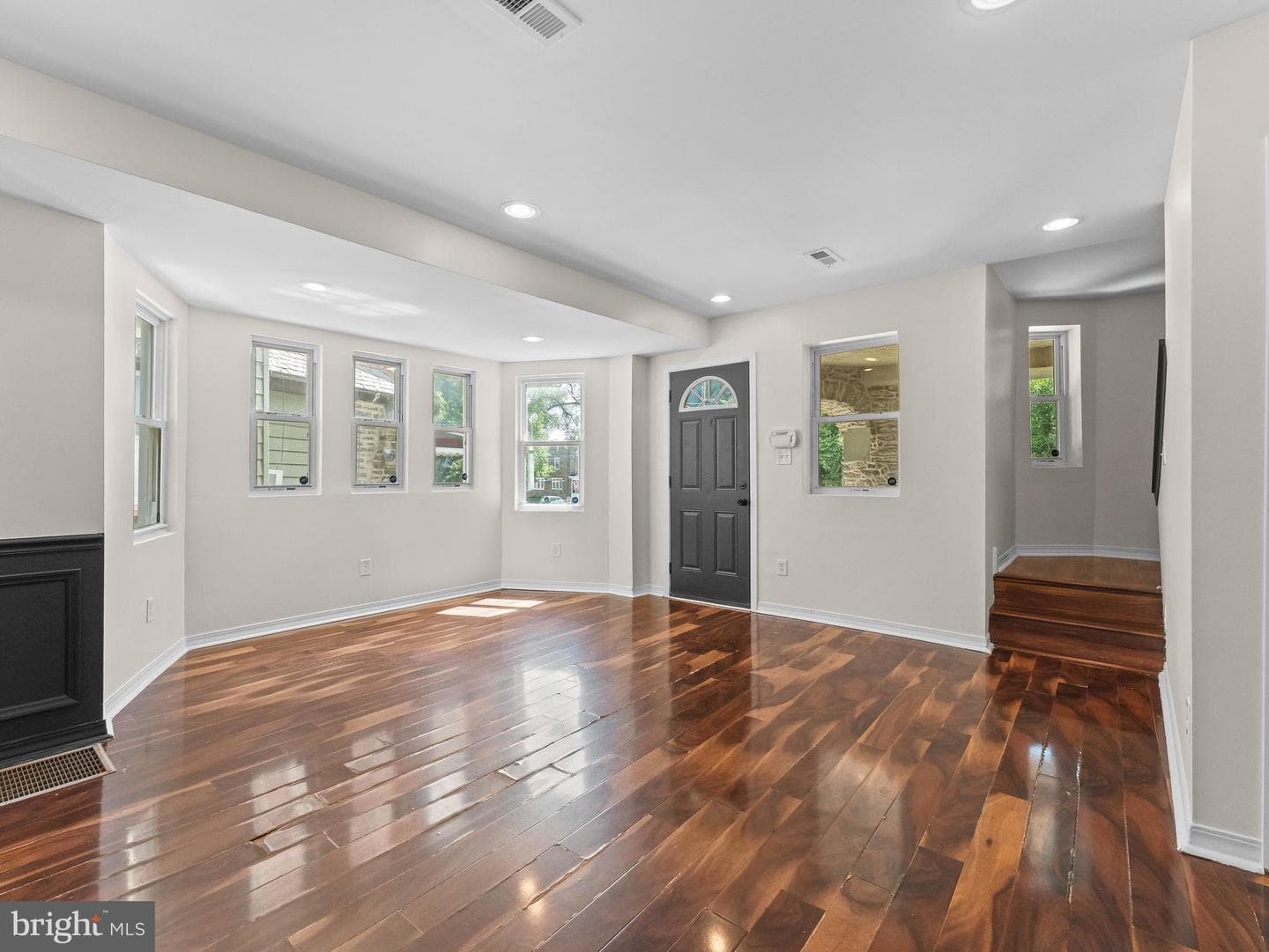 407 W Abbottsford Avenue photo 6