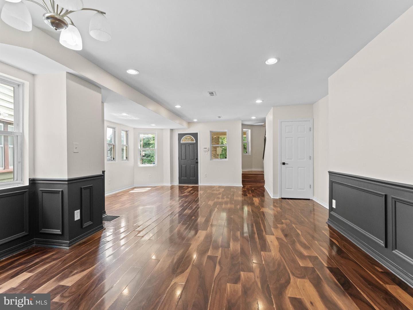 407 W Abbottsford Avenue photo 9