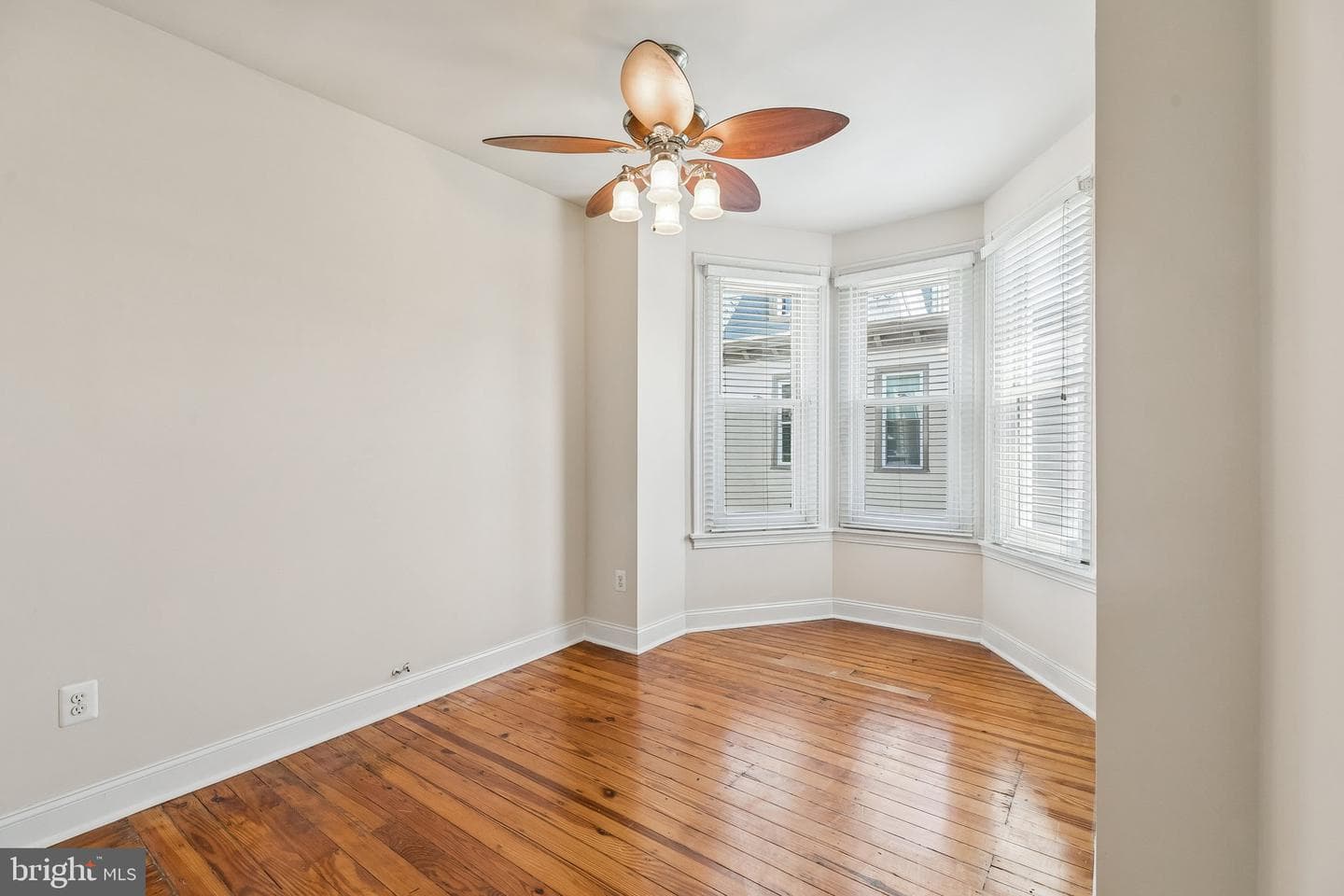 385 Conarroe Street photo 15