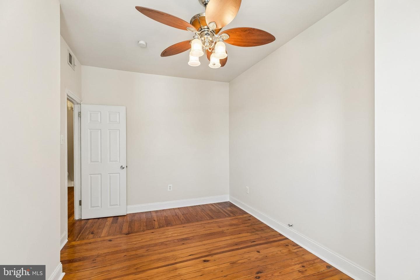 385 Conarroe Street photo 16