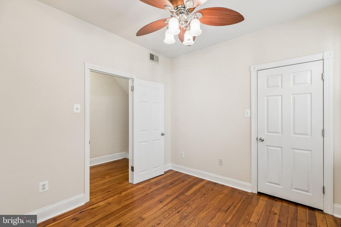 385 Conarroe Street photo 19