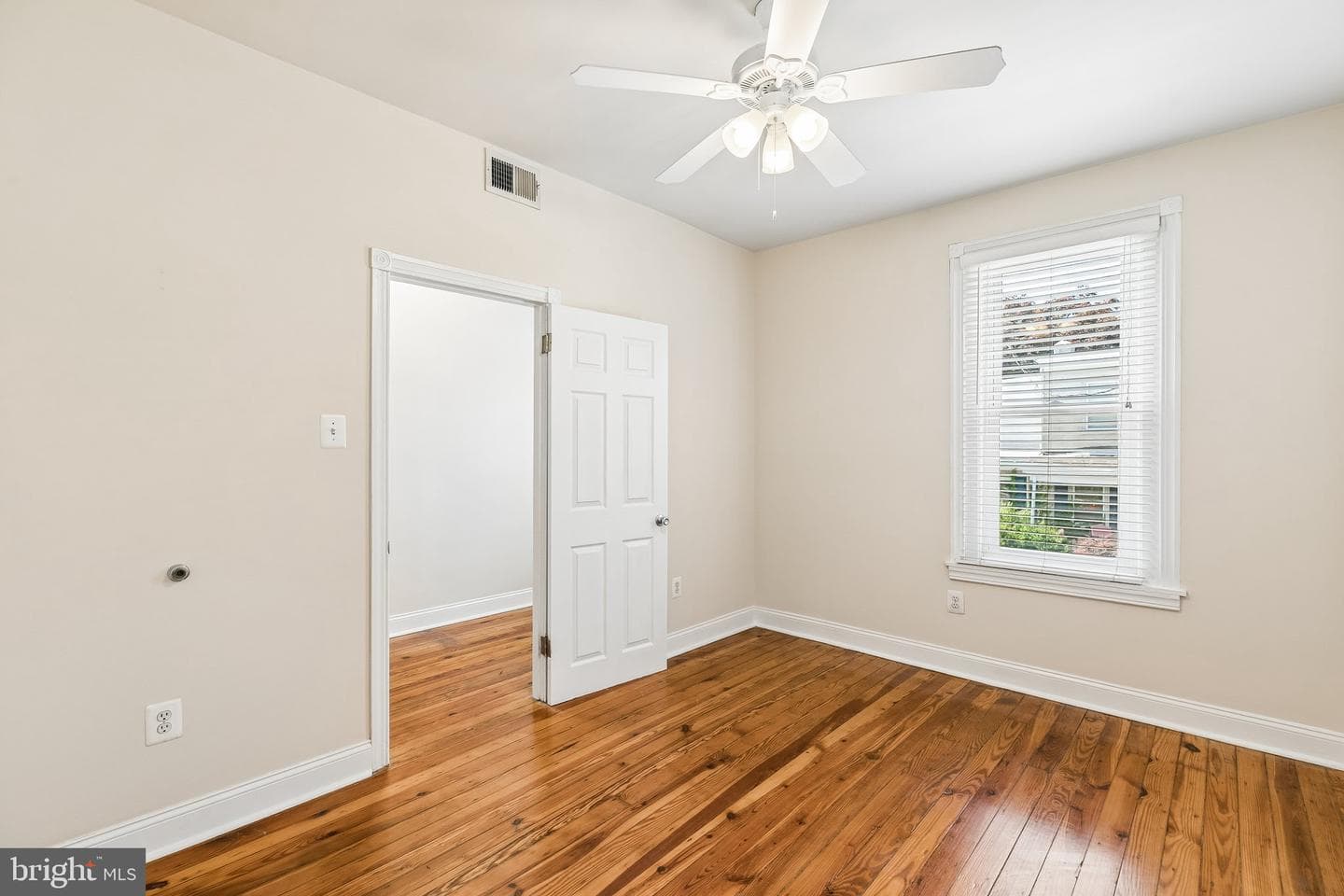 385 Conarroe Street photo 23