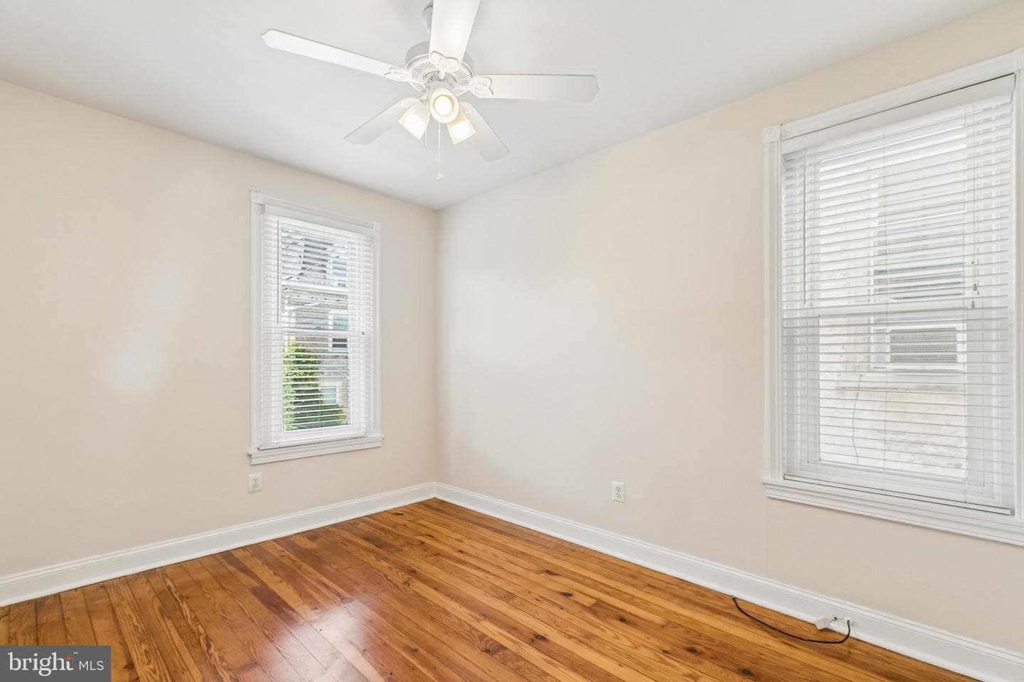 385 Conarroe Street photo 24