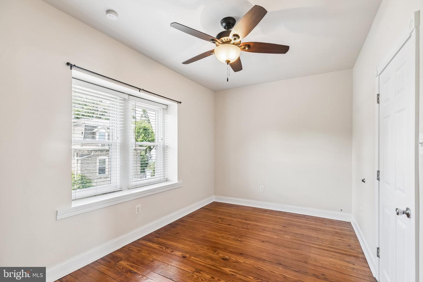 385 Conarroe Street photo 26