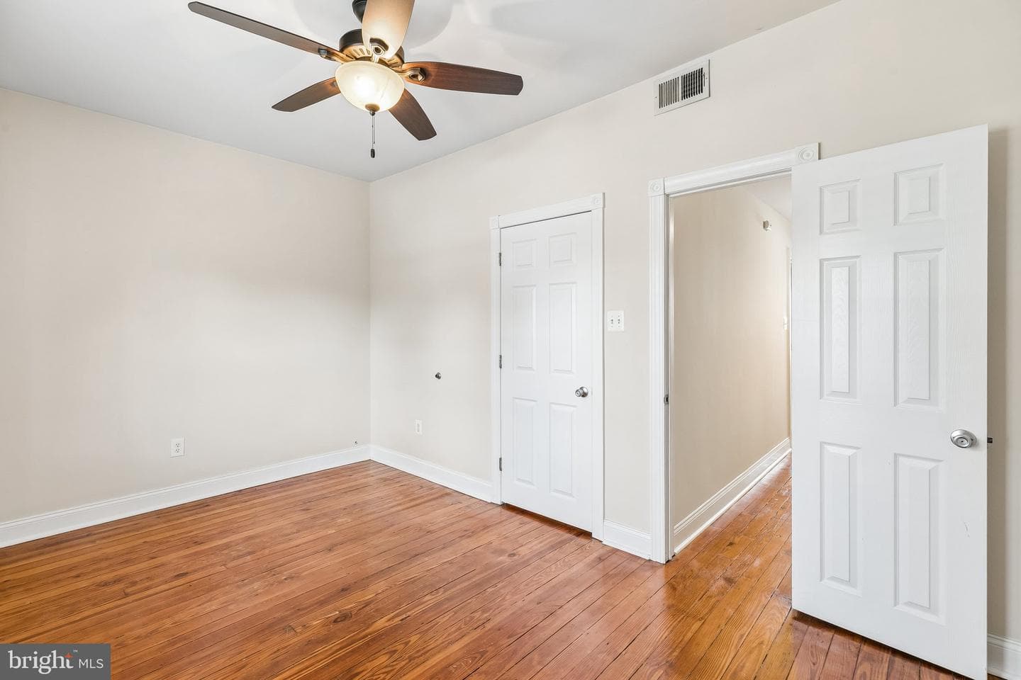 385 Conarroe Street photo 27