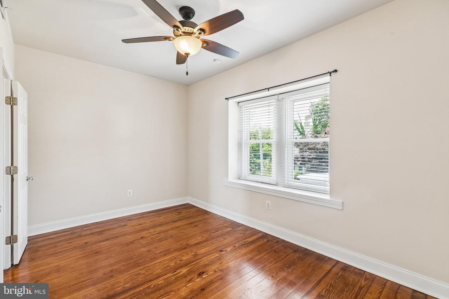 385 Conarroe Street photo 29