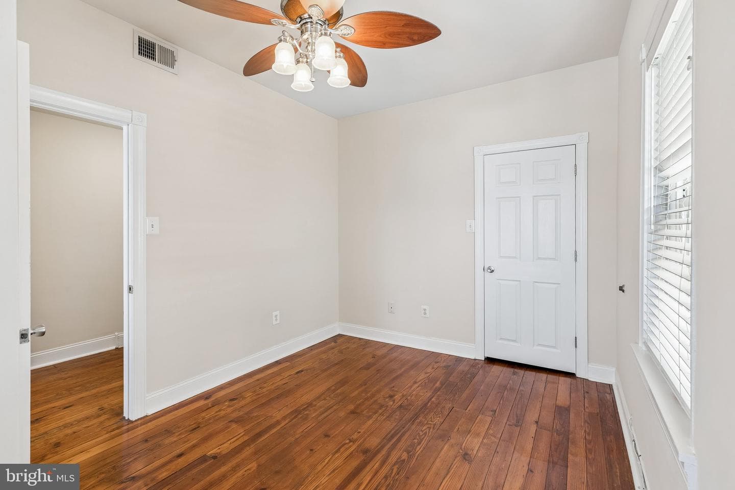 385 Conarroe Street photo 31