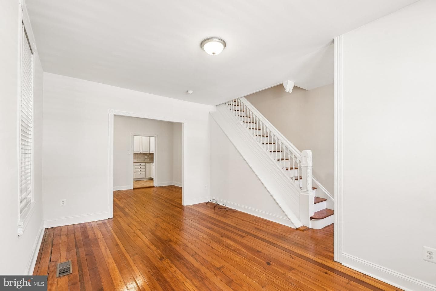 385 Conarroe Street photo 4