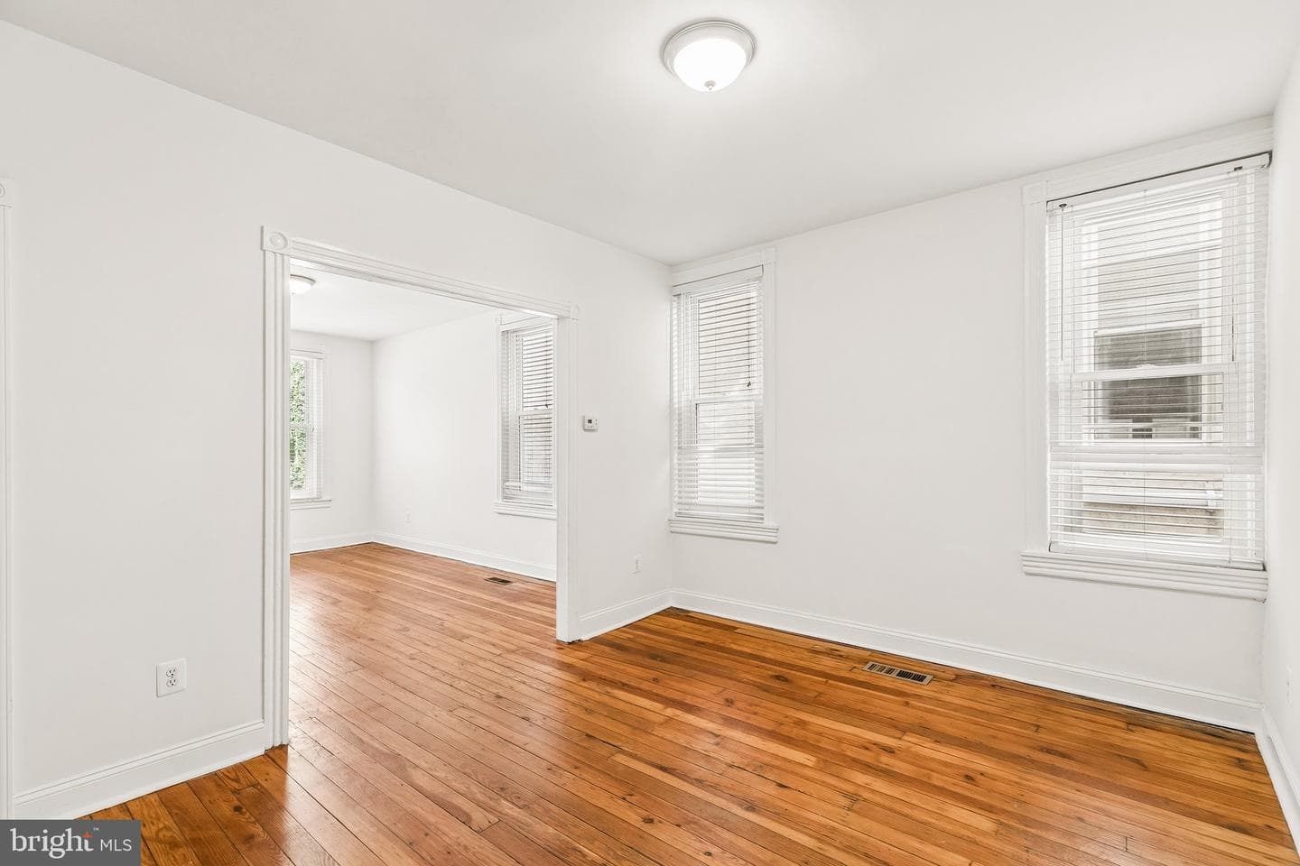 385 Conarroe Street photo 7
