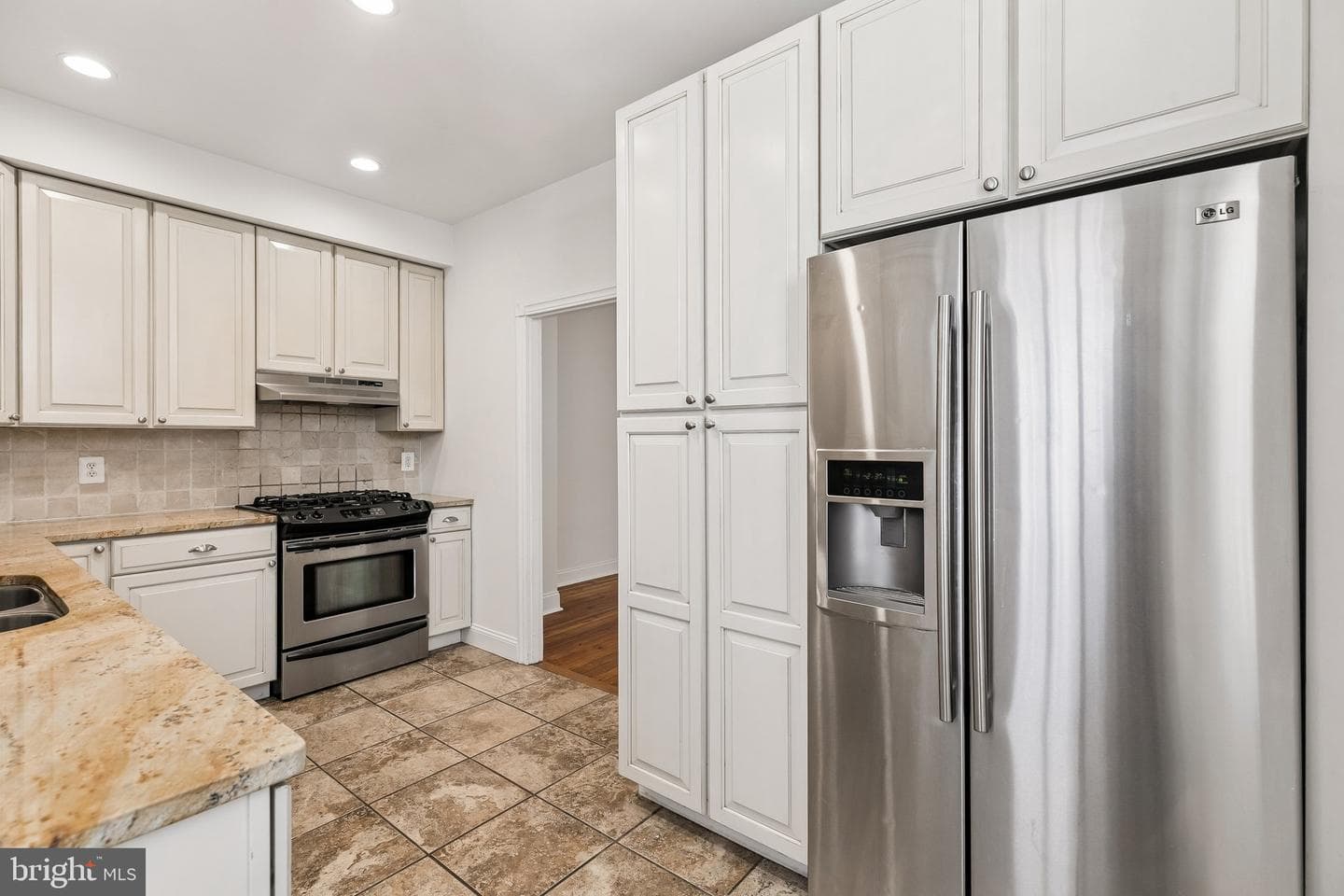 385 Conarroe Street photo 9