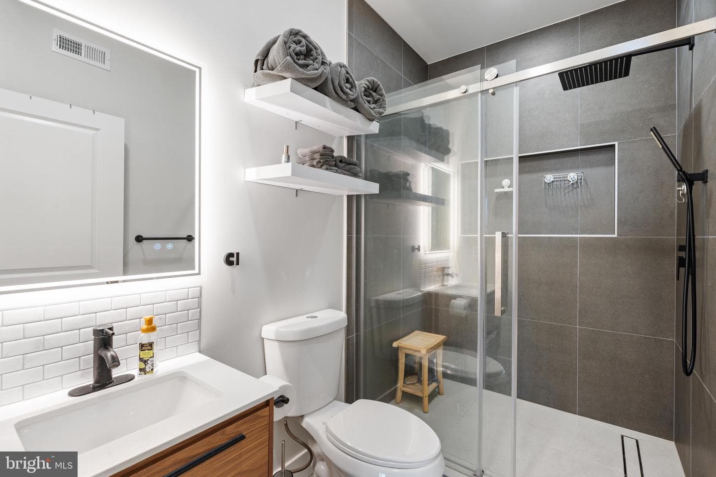 1452 N Newkirk Street photo 18