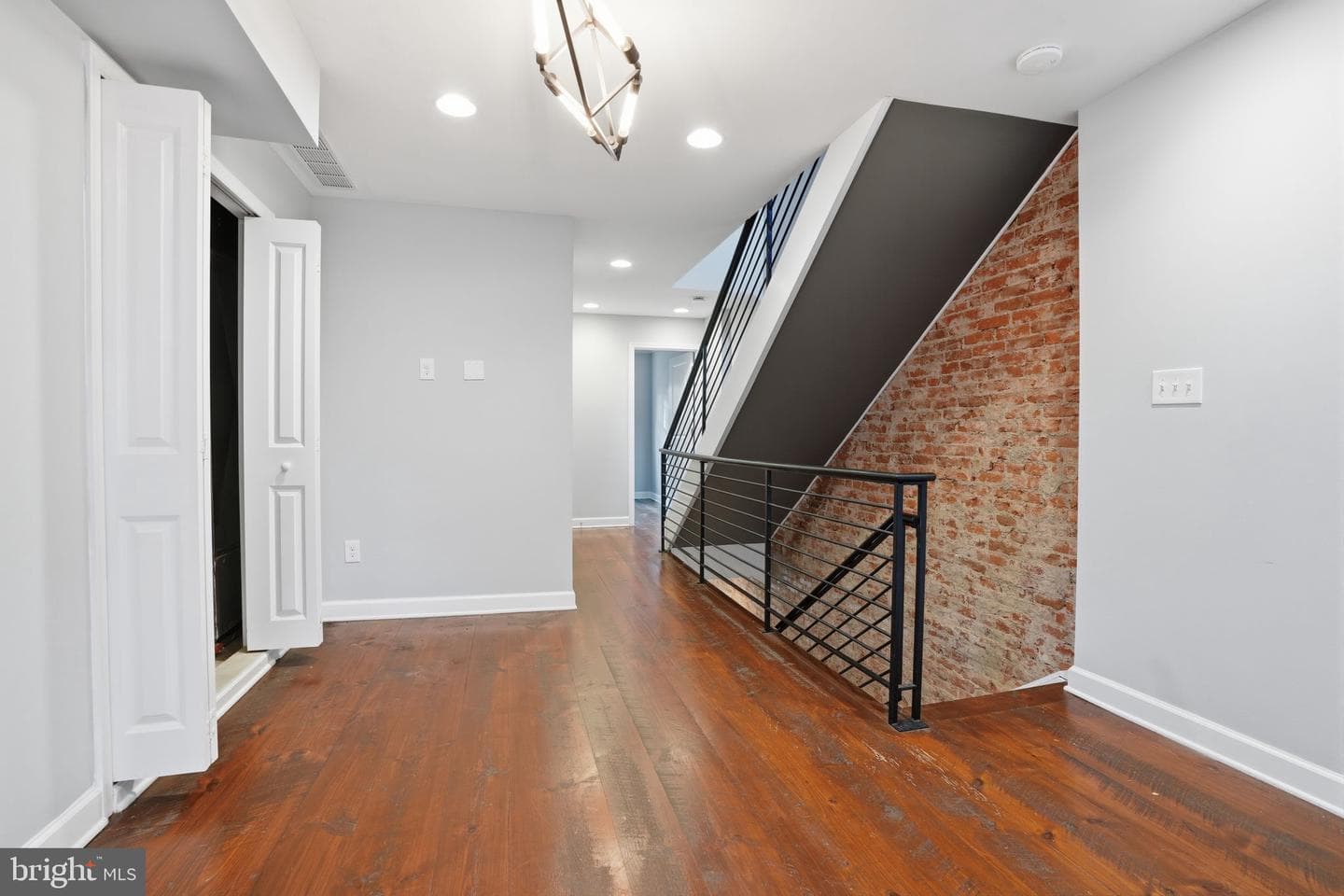 2407 Grays Ferry Avenue photo 17