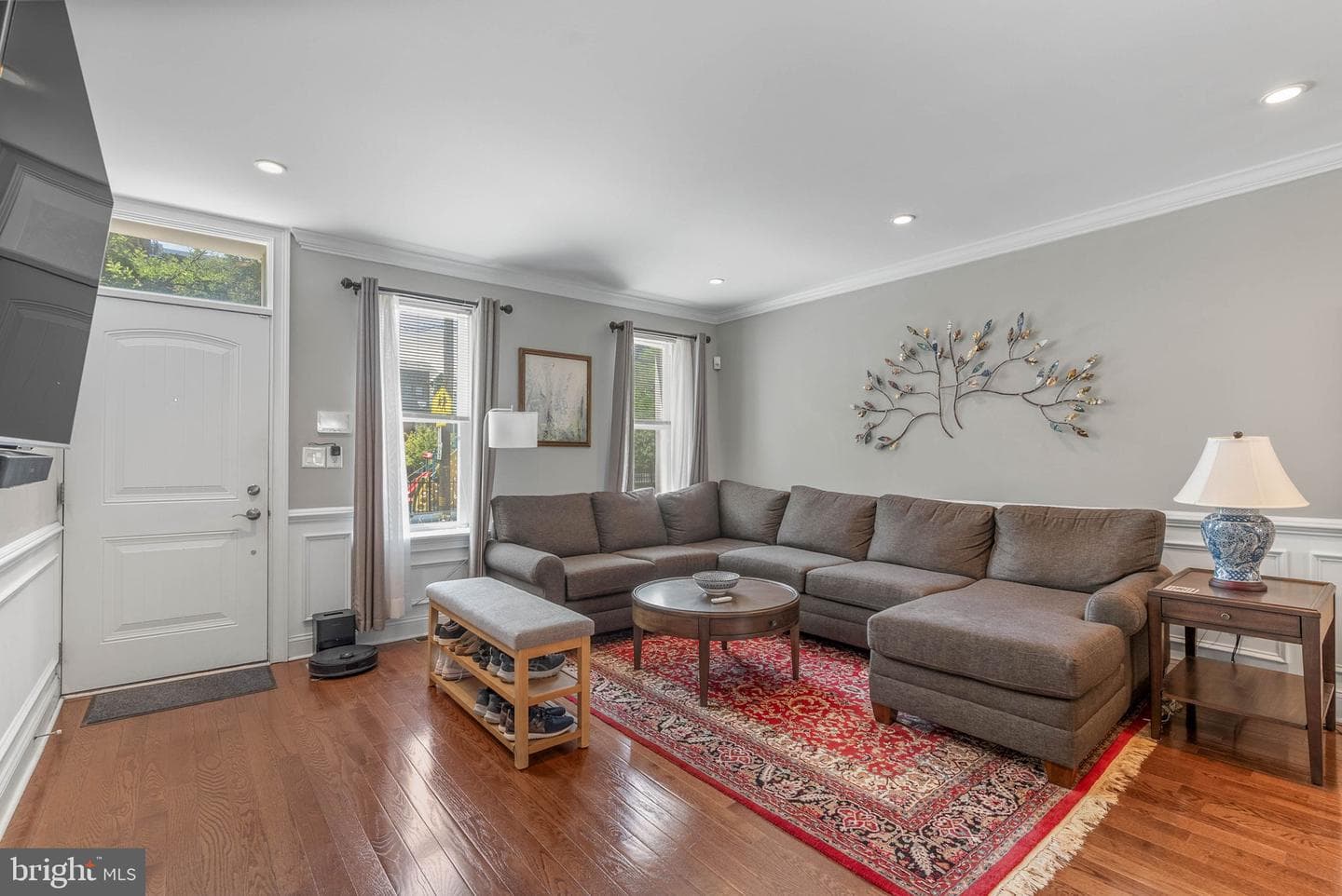 2027 Catharine Street photo 4
