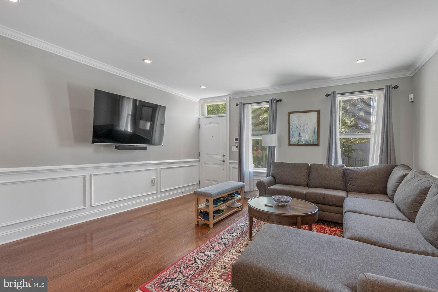 2027 Catharine Street photo 5