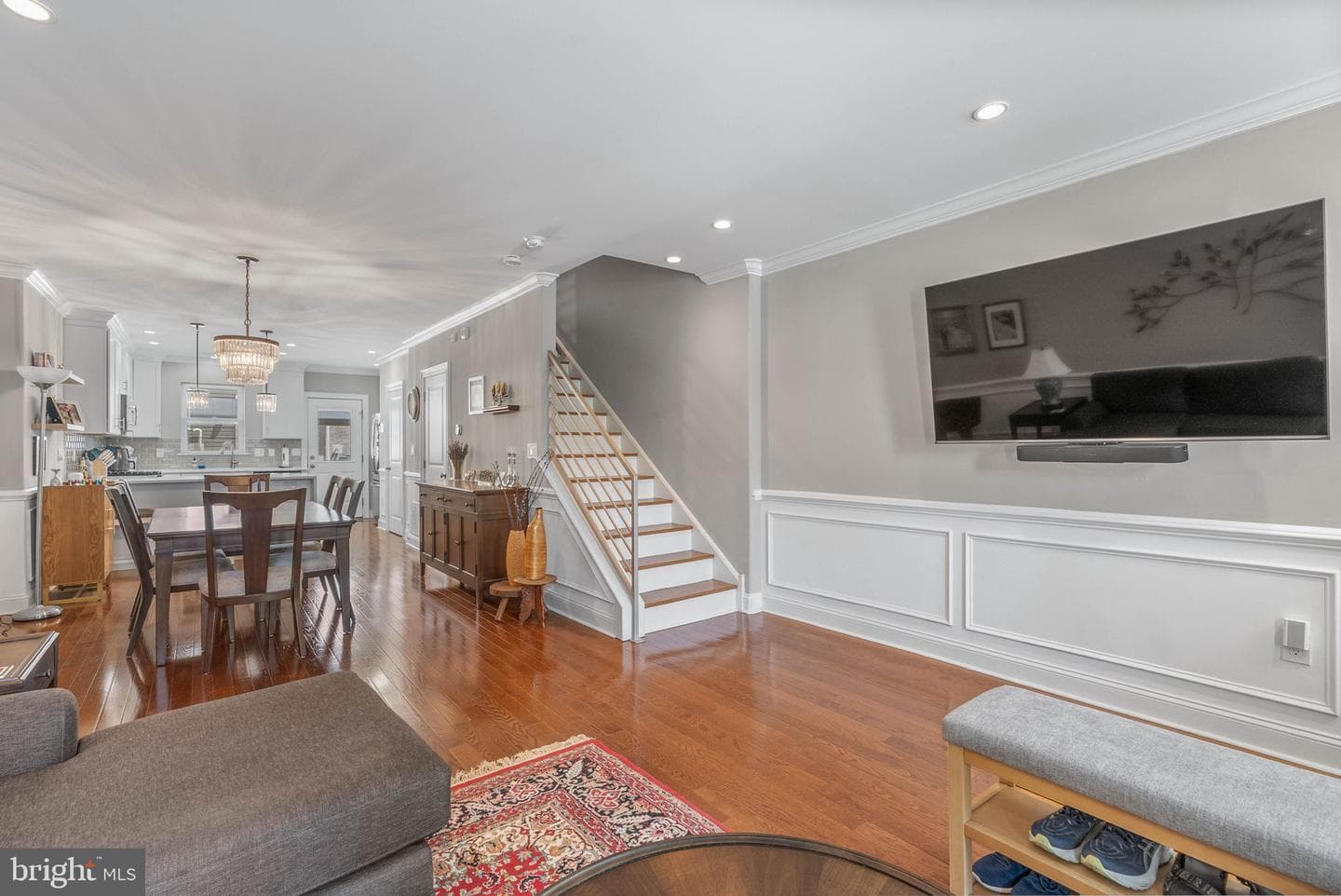 2027 Catharine Street photo 6