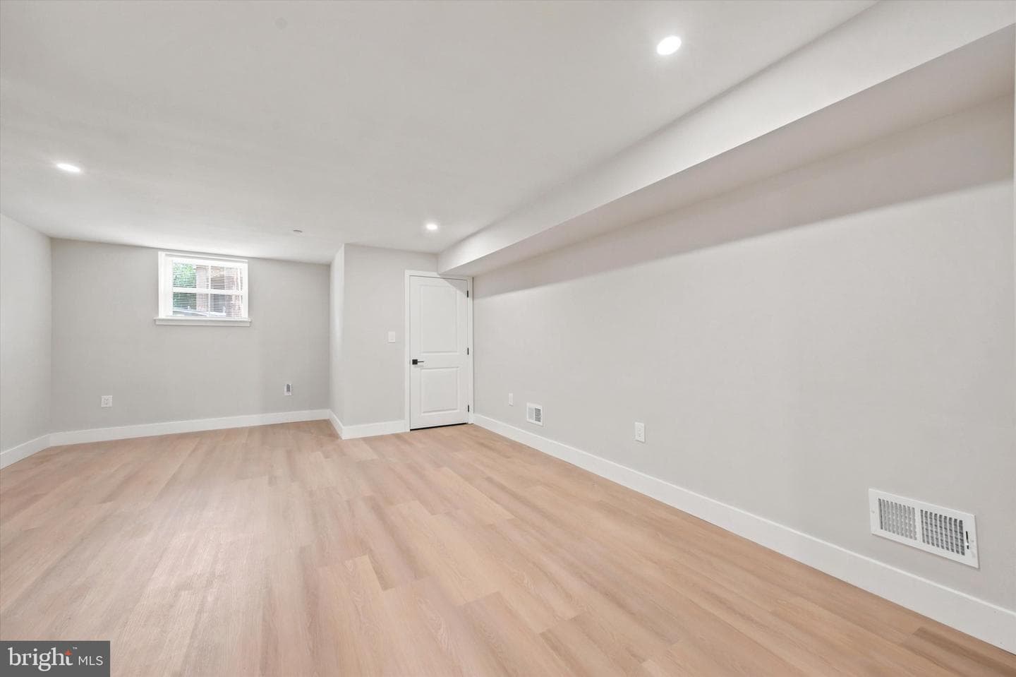 609 E Locust Avenue photo 23