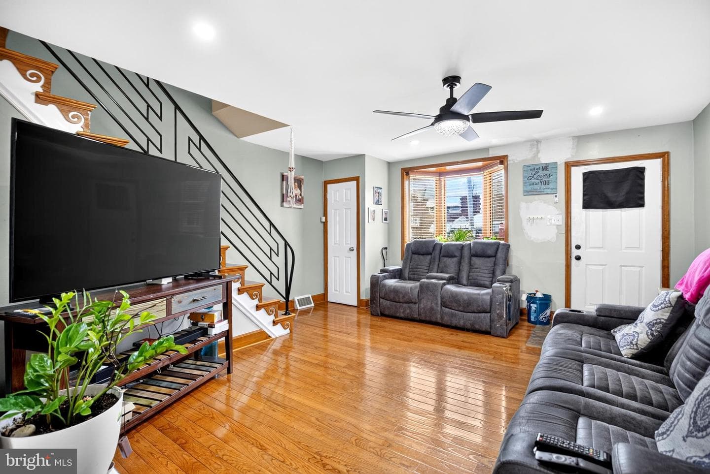 4557 Tudor Street photo 3