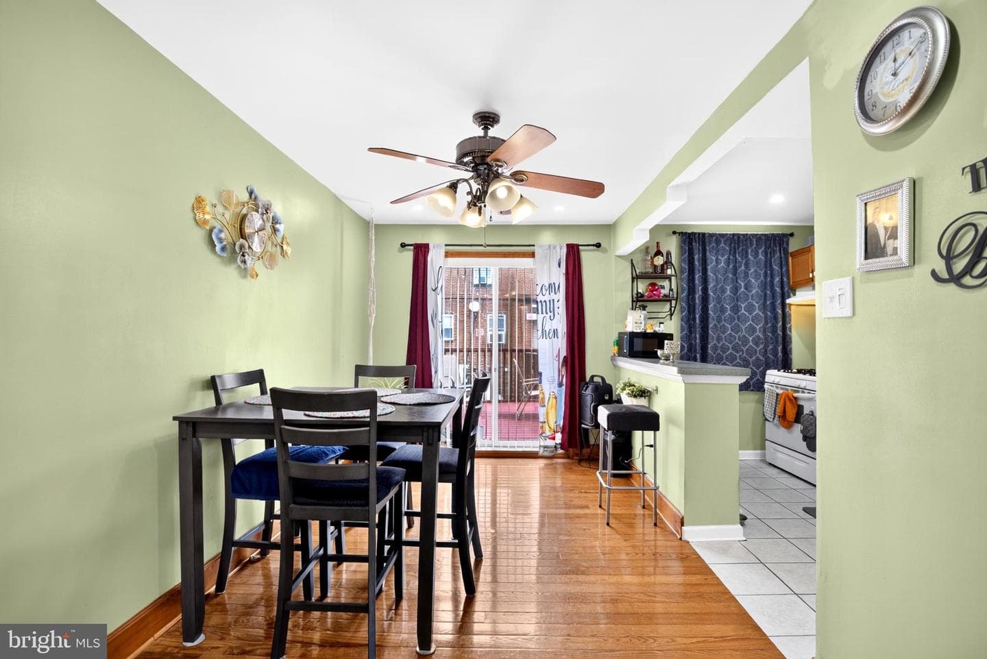 4557 Tudor Street photo 4