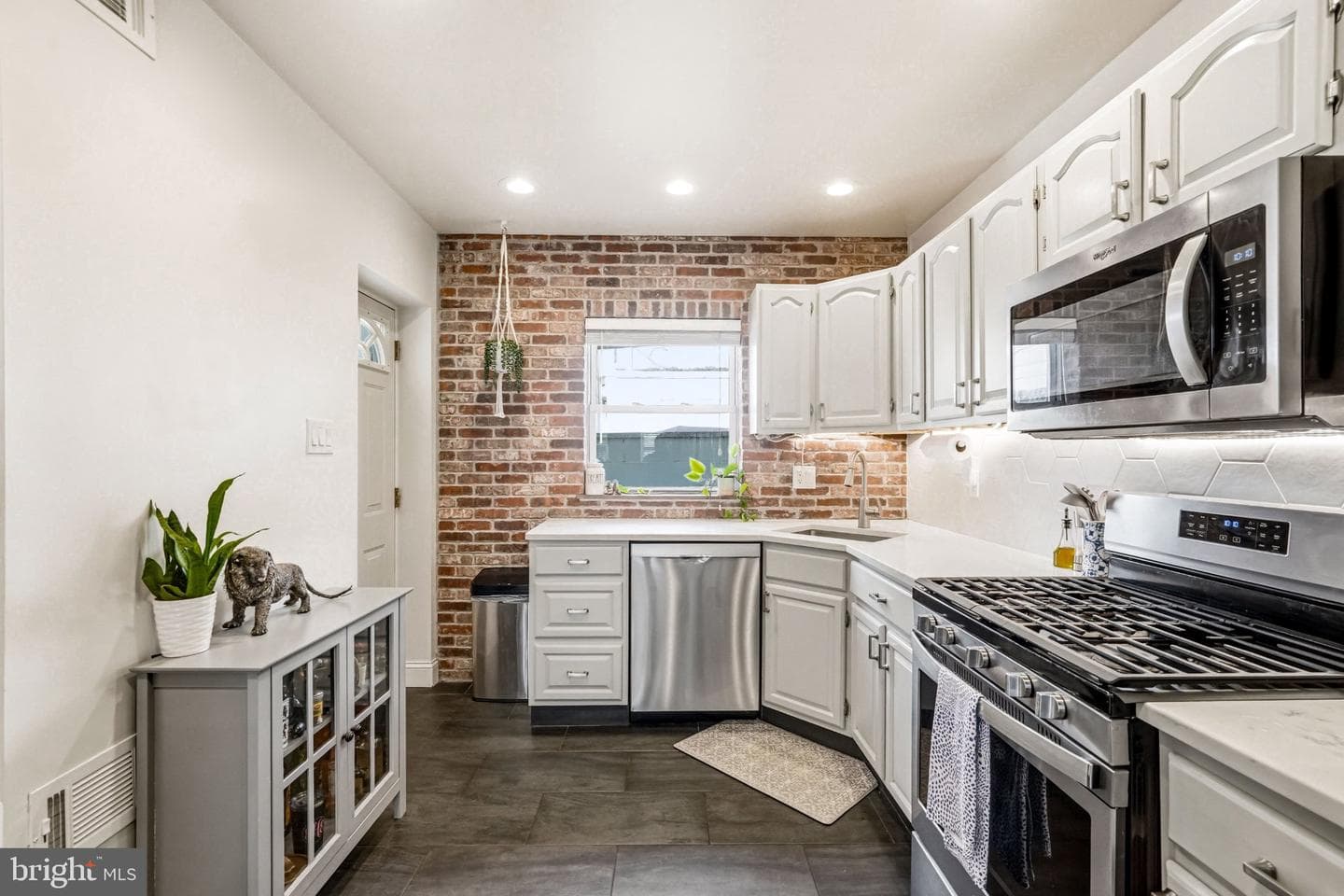 1832 S Sartain Street photo 14