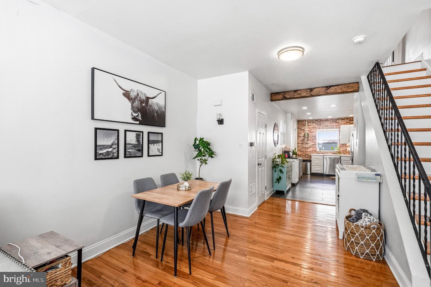 1832 S Sartain Street photo 8
