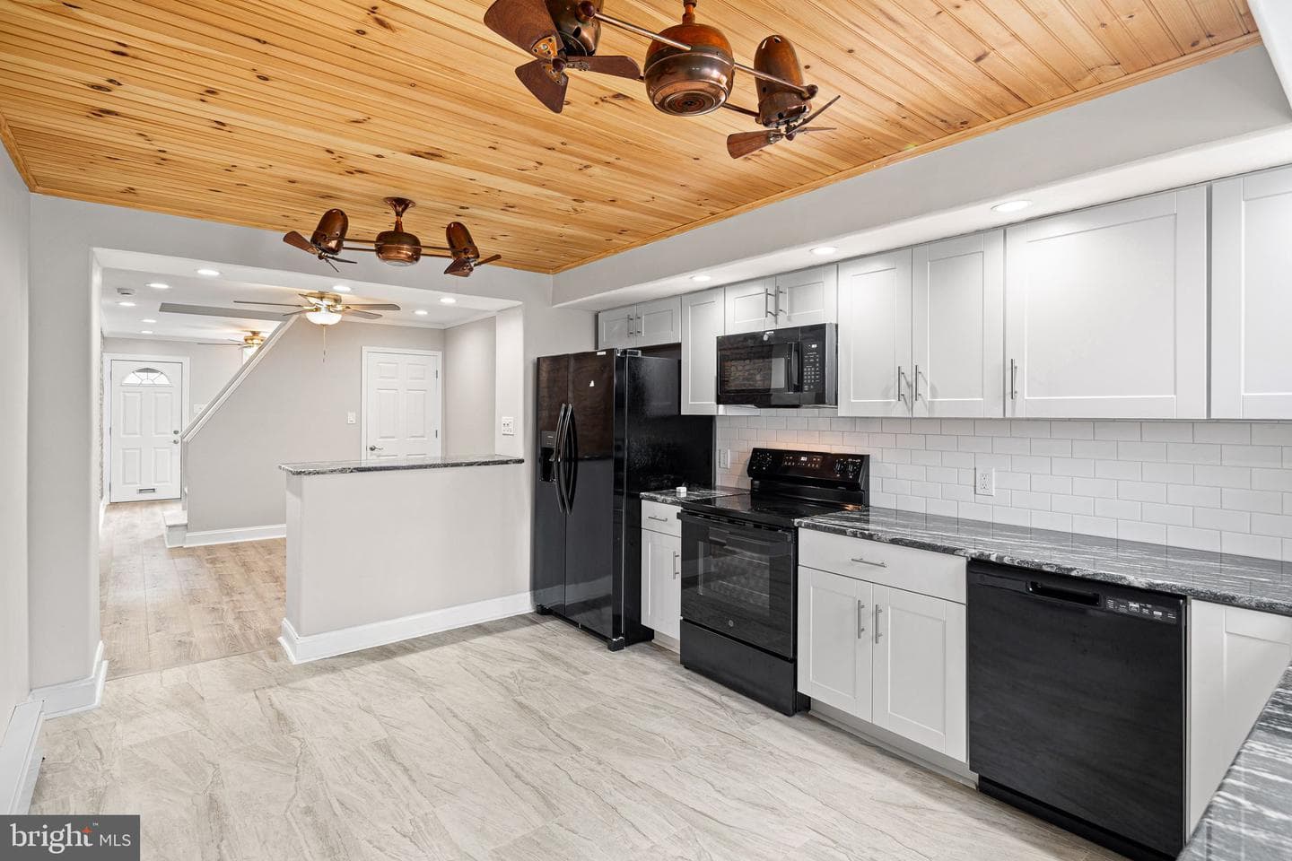 2856 Mercer Street photo 11