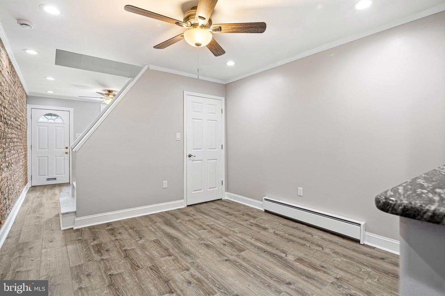 2856 Mercer Street photo 8