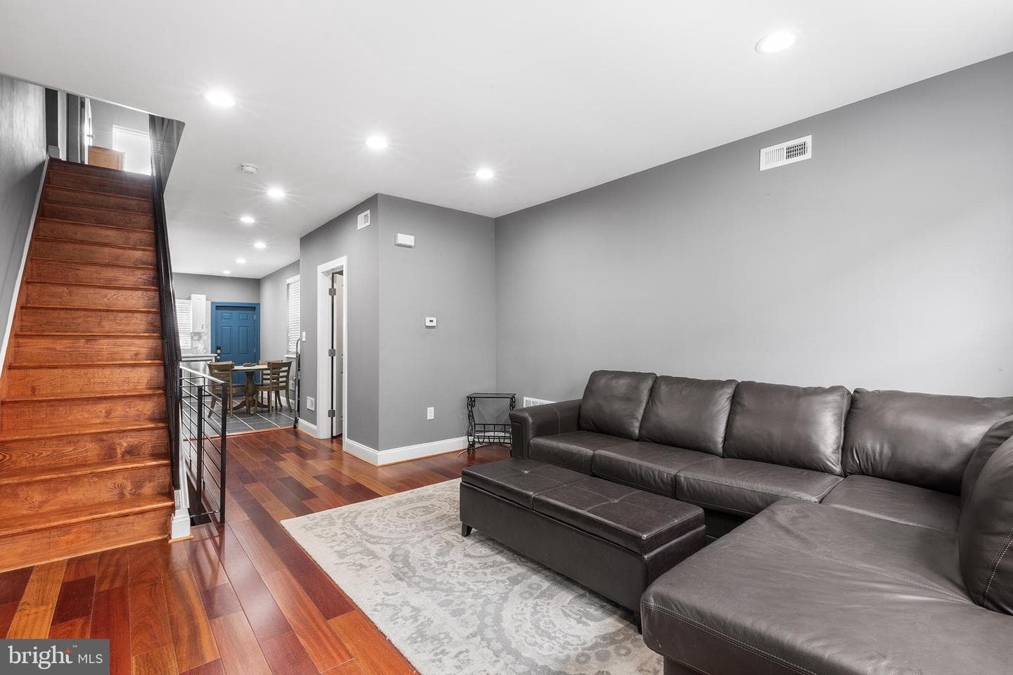 2422 S Juniper Street photo 2