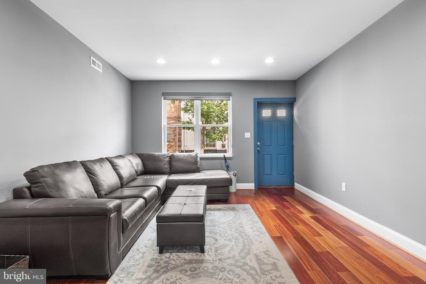 2422 S Juniper Street photo 4