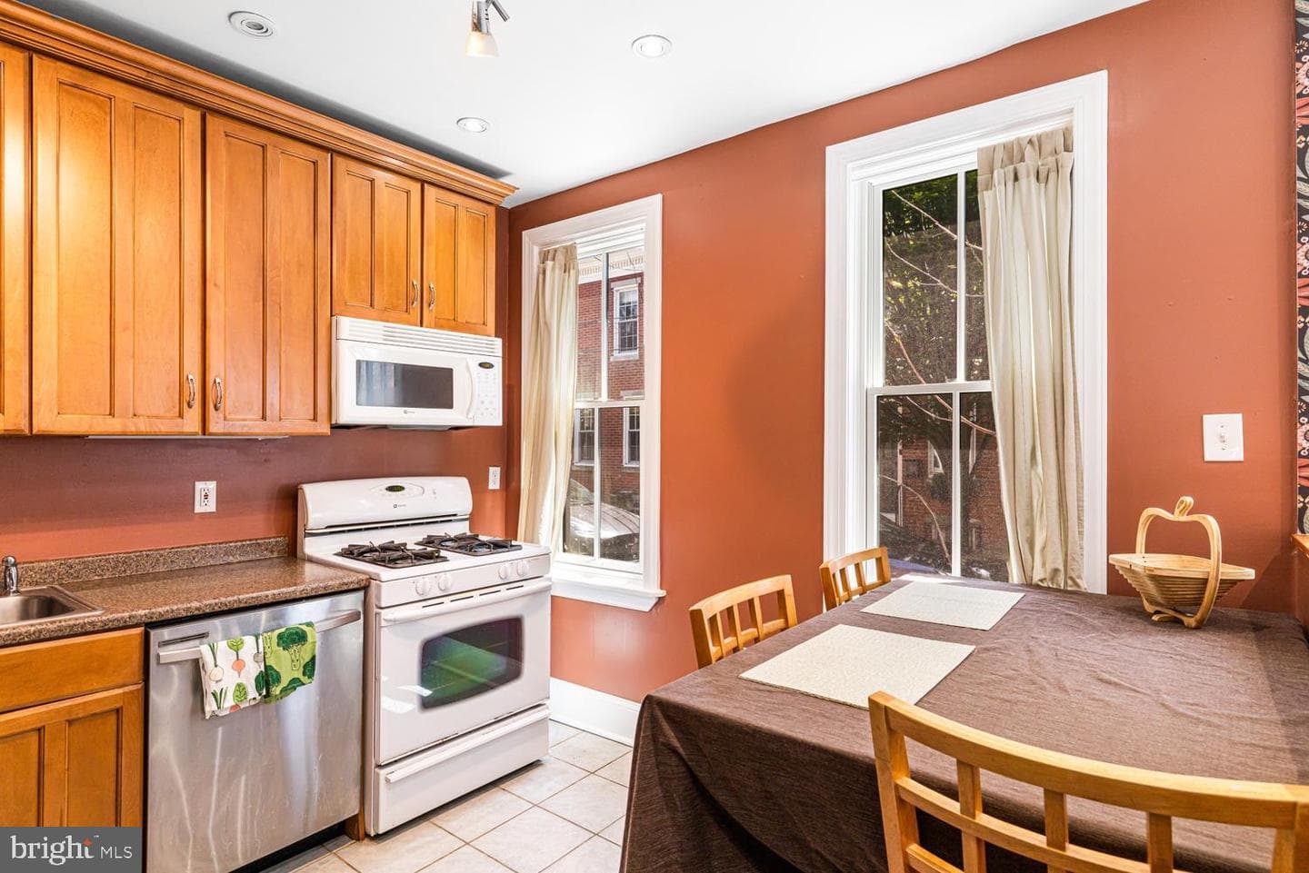2225 Pemberton Street photo 5