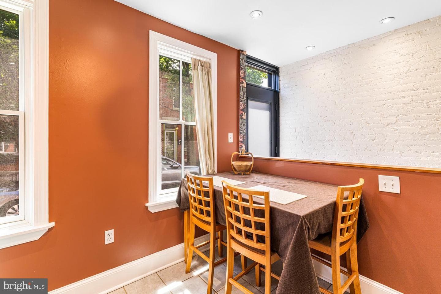 2225 Pemberton Street photo 8