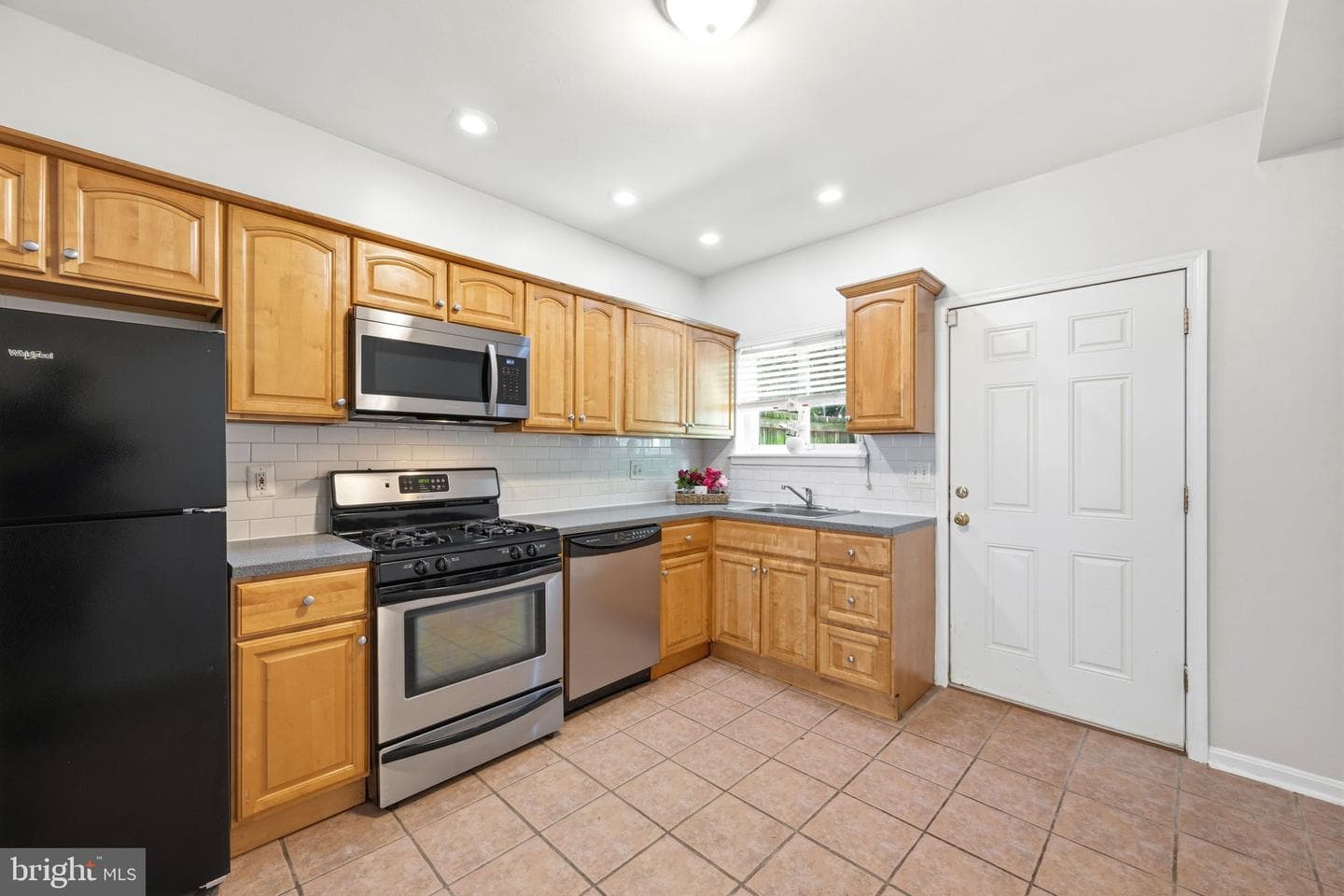 928 N. Bambrey photo 14
