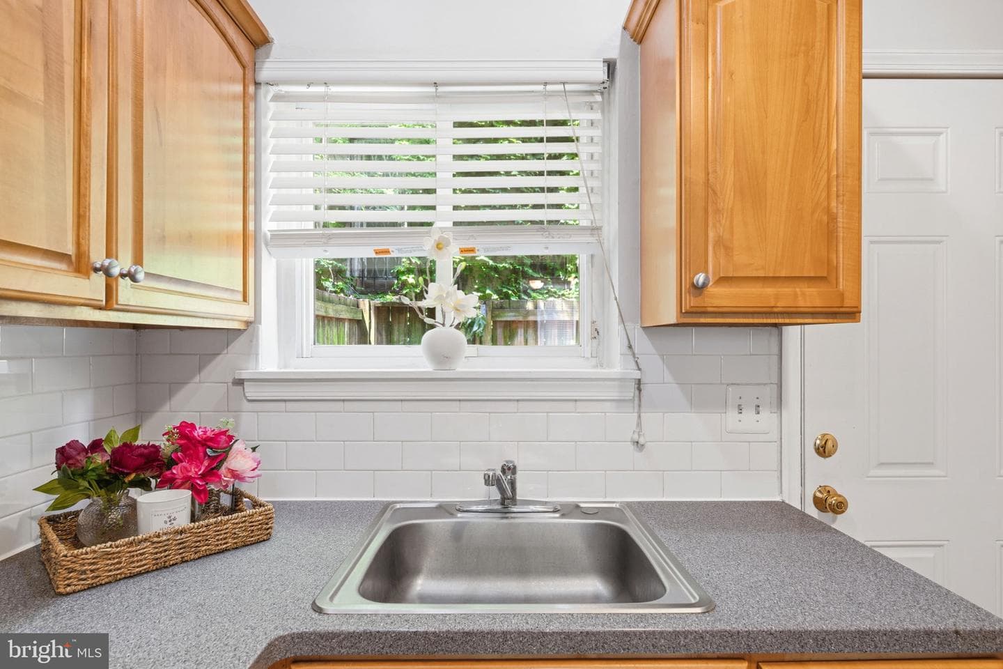 928 N. Bambrey photo 16