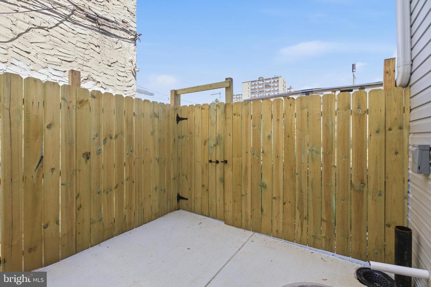 1511 W Flora Street photo 12