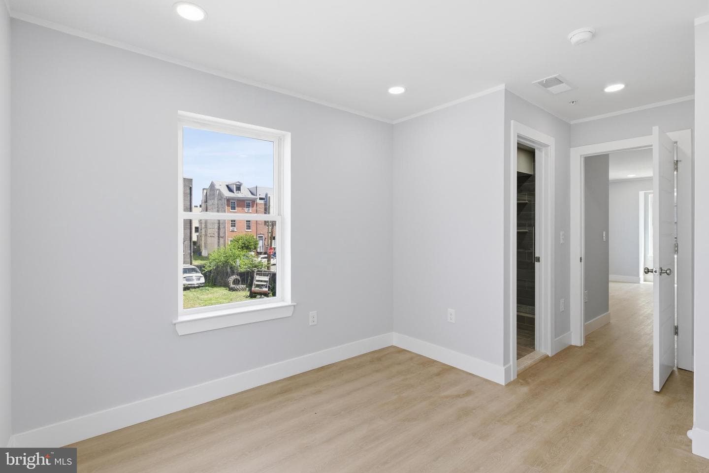 1511 W Flora Street photo 22