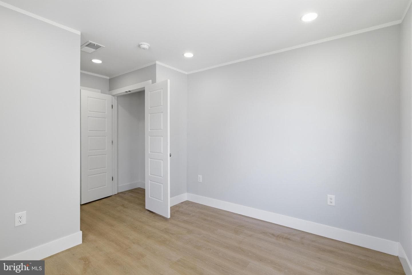 1511 W Flora Street photo 23