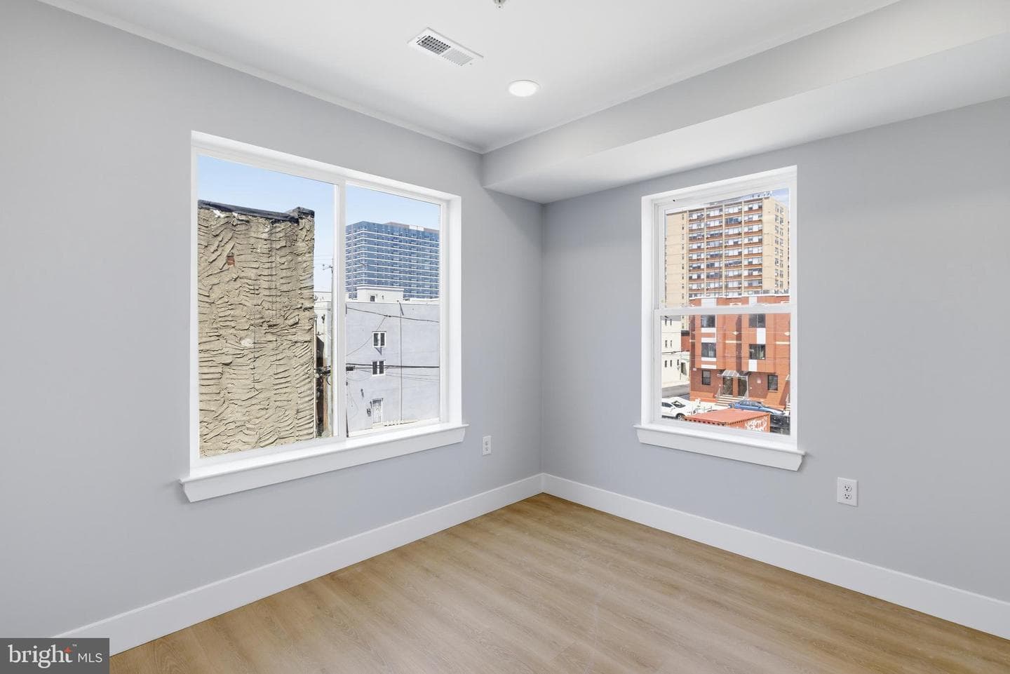 1511 W Flora Street photo 29