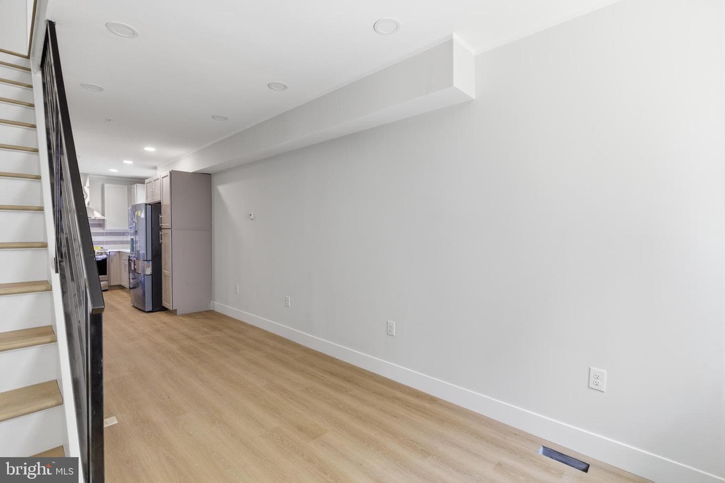 1511 W Flora Street photo 4
