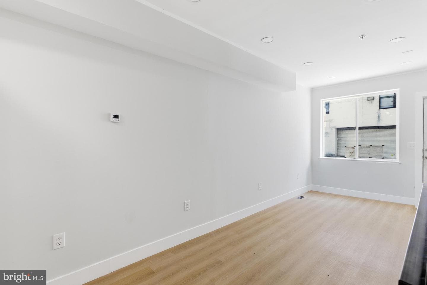 1511 W Flora Street photo 6