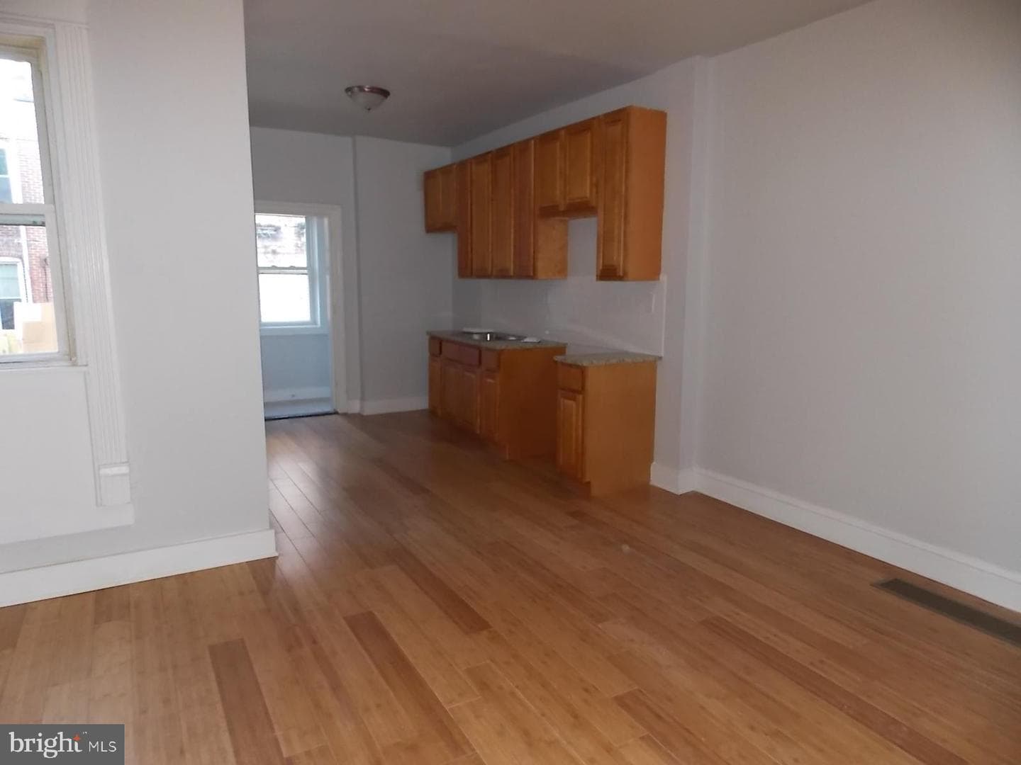 3216 N Dover Street photo 5